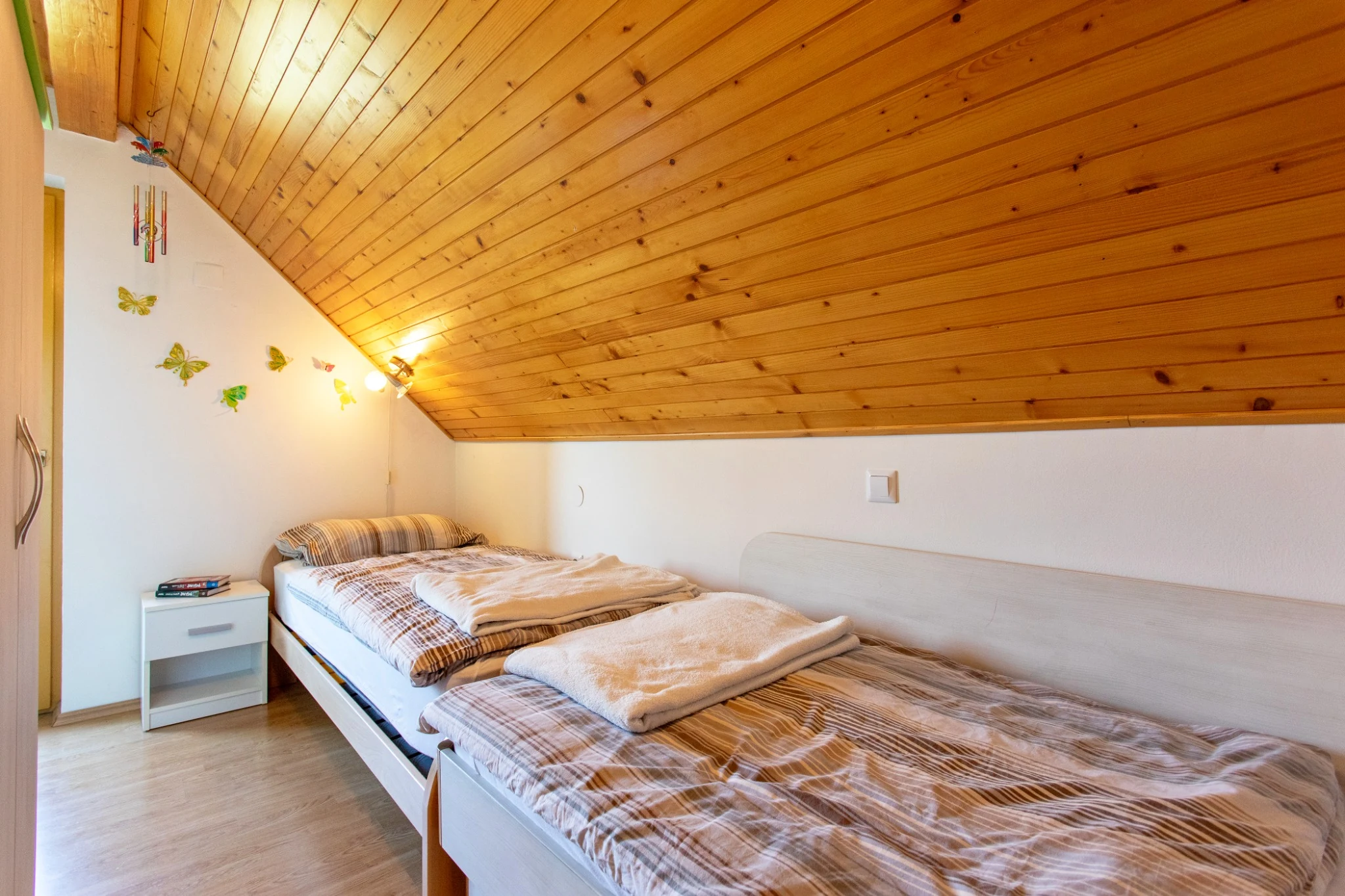 Butterfly Place 18 Twin bedroom under the wooden roof